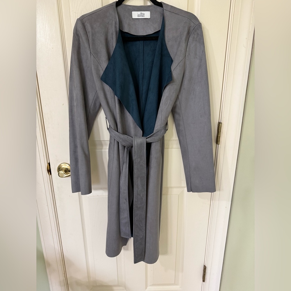 NWOT Badgley Mischka Grey Faux Suede duster jacket. Size Medium
